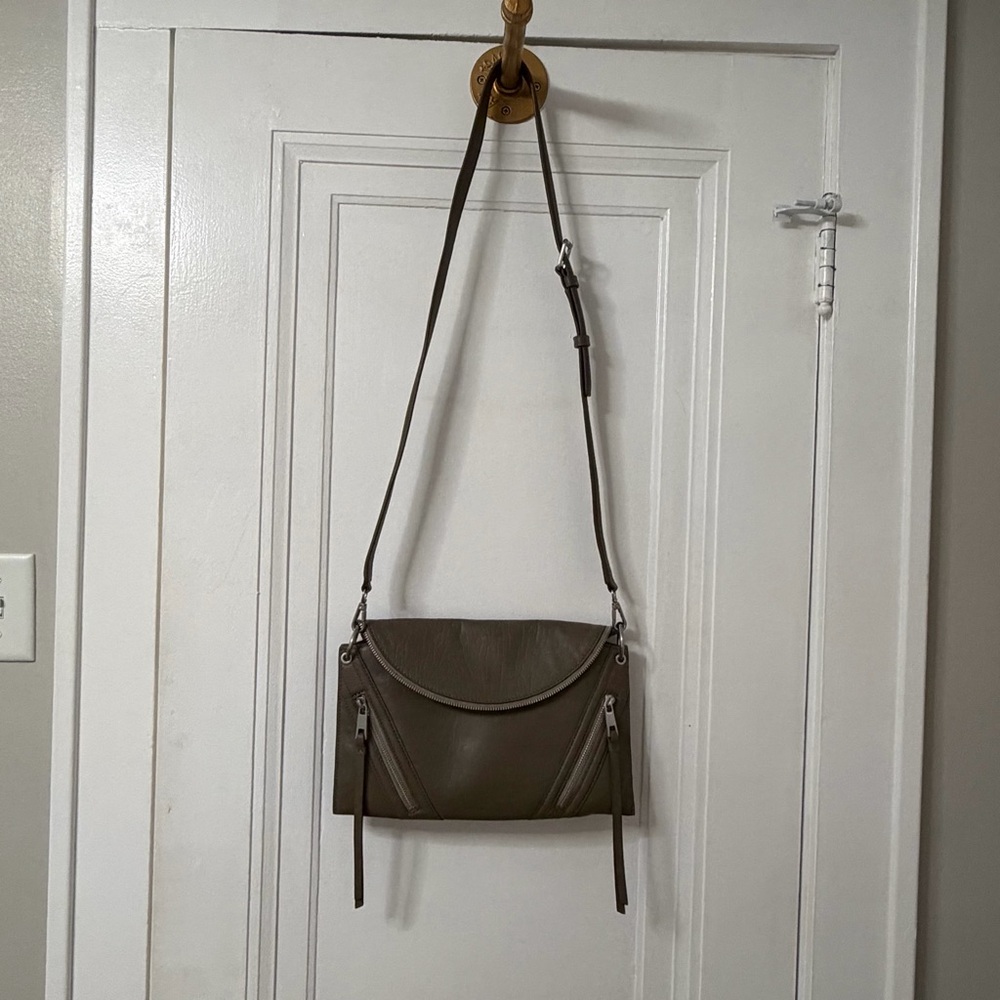 Vince Camuto Bubble Lamb Leather Wayhn Crossbody/Clutch bag. - Picture 7 of 10